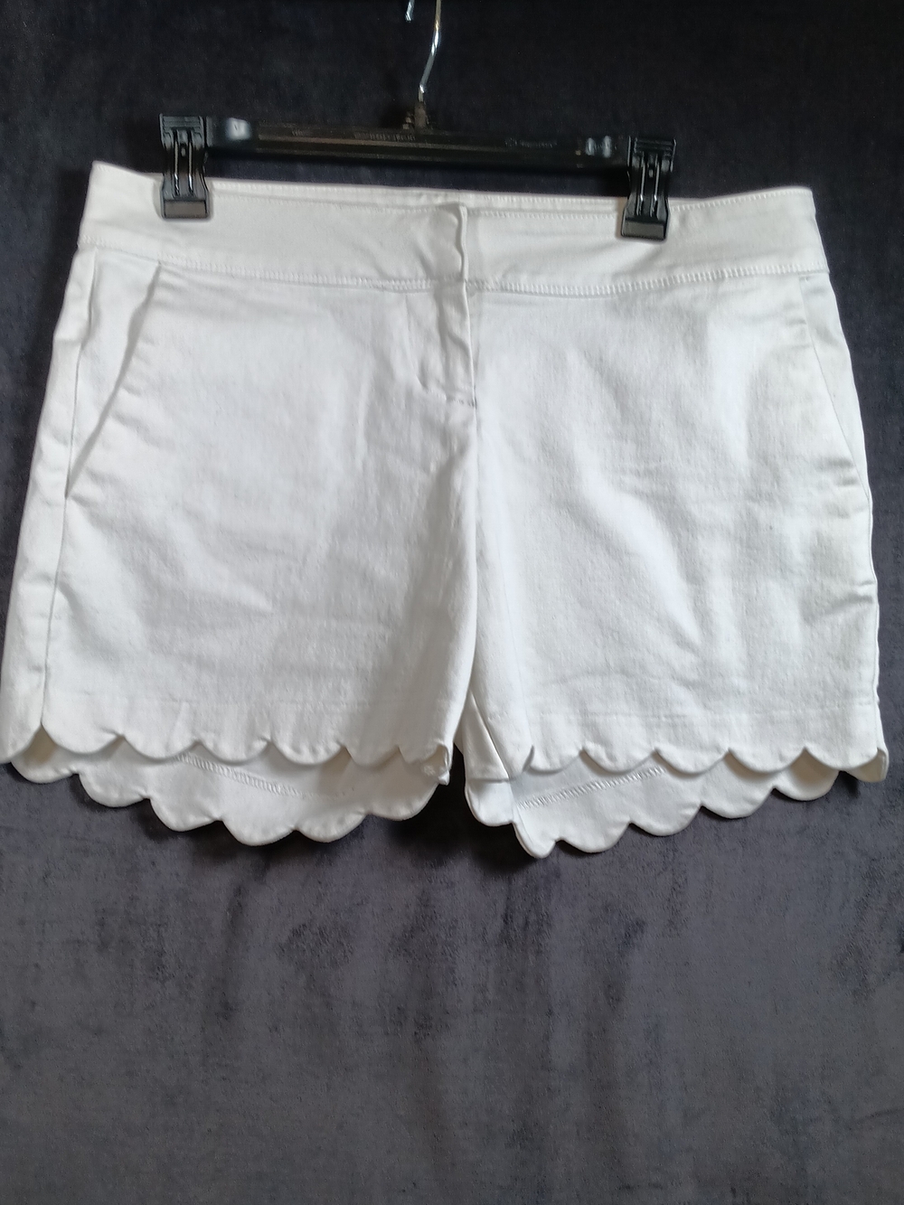 Isaac Mizrahi White Scallop-Edge Women’s Shorts